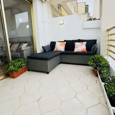 Prime Location Penthouse With Stunning Sea Views