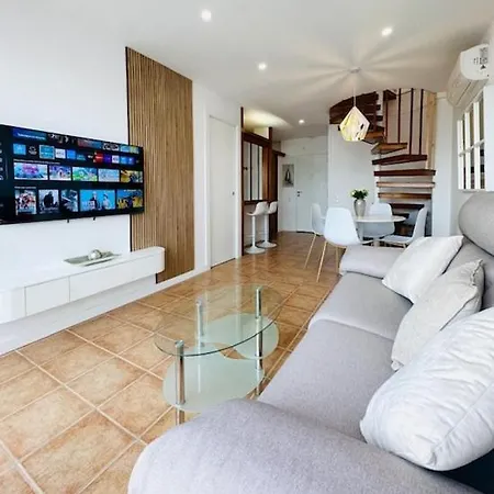 Prime Location Penthouse With Stunning Sea Views Apartment *