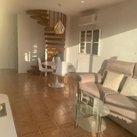 Prime Location Penthouse With Stunning Sea Views *