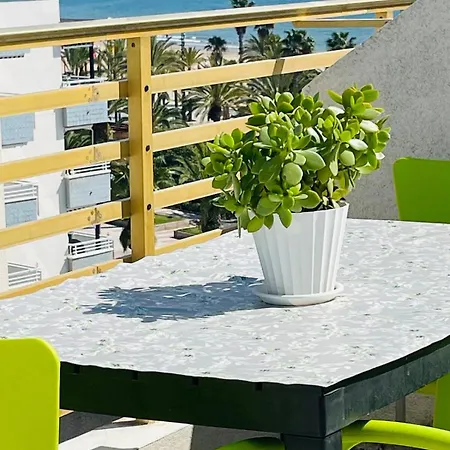 Prime Location Penthouse With Stunning Sea Views *