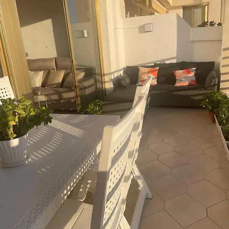 Prime Location Penthouse With Stunning Sea Views *
