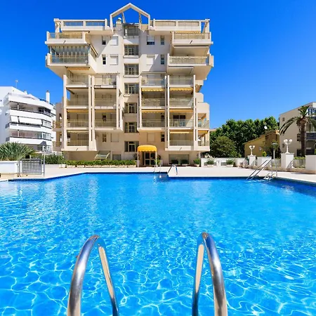 Prime Location Penthouse With Stunning Sea Views *