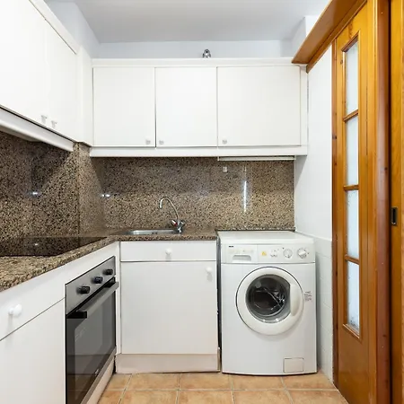 Prime Location Penthouse With Stunning Sea Views *