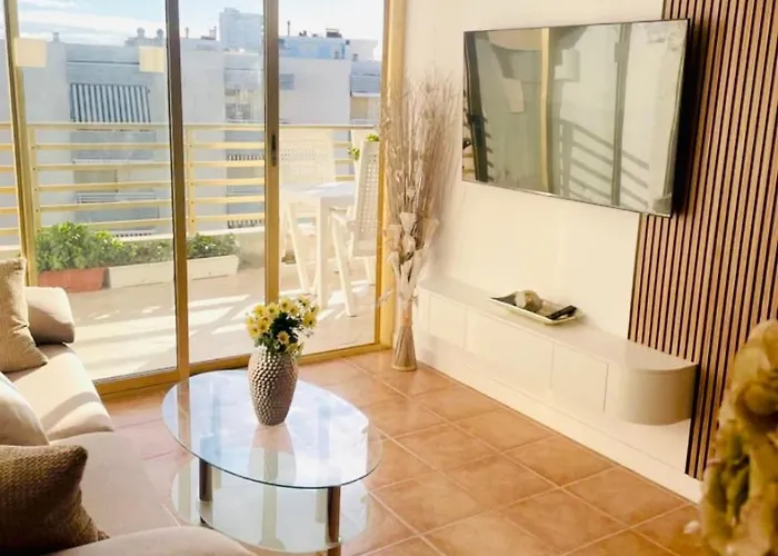 Prime Location Penthouse With Stunning Sea Views アパート サロウ