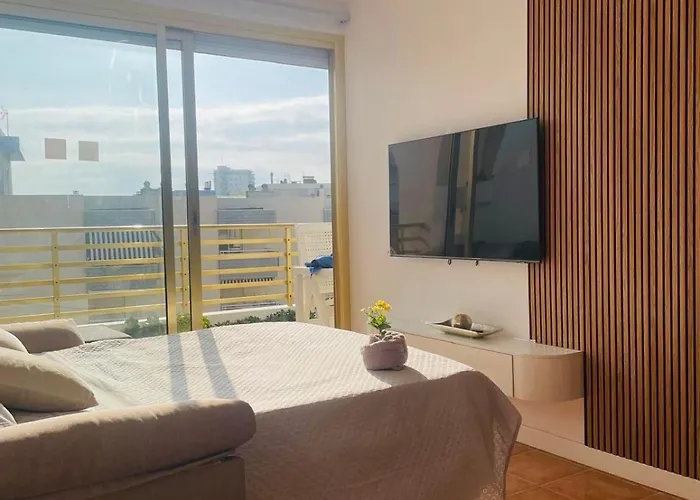 Prime Location Penthouse With Stunning Sea Views アパート