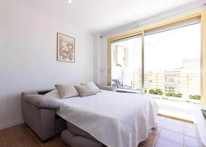 Prime Location Penthouse With Stunning Sea Views サロウ