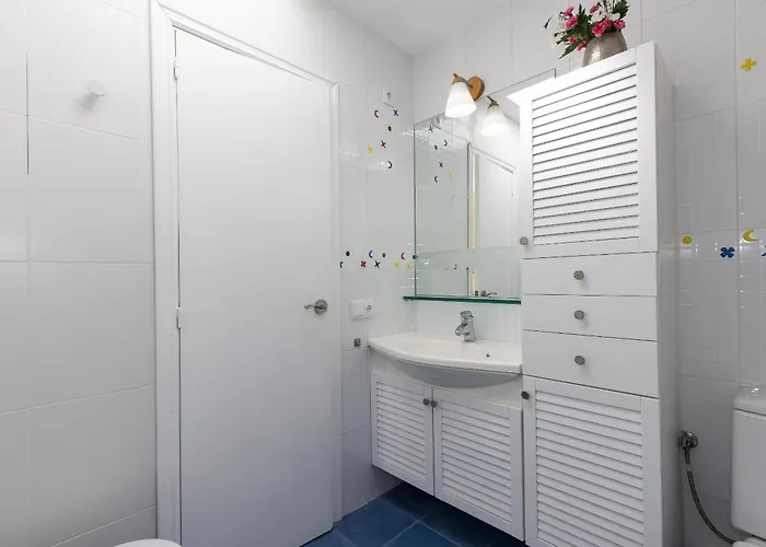 Prime Location Penthouse With Stunning Sea Views * サロウ
