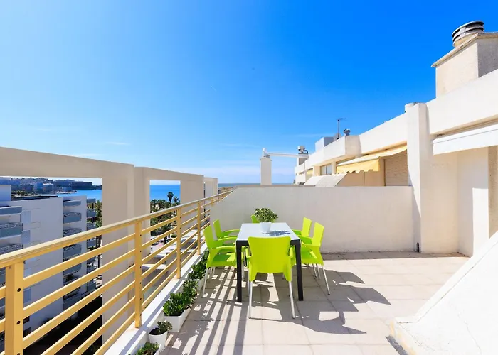 アパート Prime Location Penthouse With Stunning Sea Views