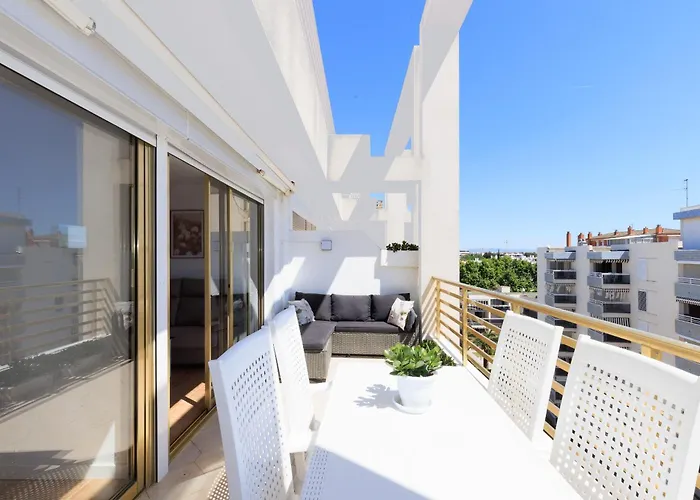 Prime Location Penthouse With Stunning Sea Views * サロウ