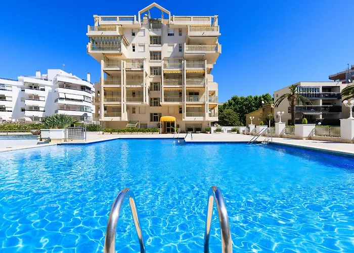 Prime Location Penthouse With Stunning Sea Views *