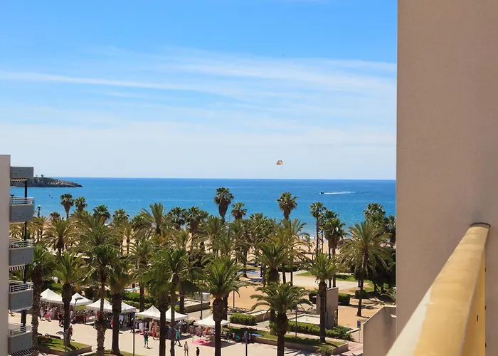 Prime Location Penthouse With Stunning Sea Views *