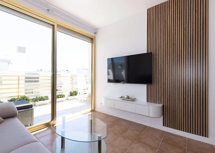 Prime Location Penthouse With Stunning Sea Views アパート *